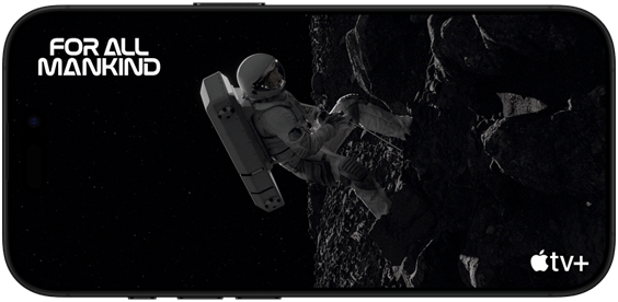 Un iPhone 16 Pro con una scena di “Luna Rossa”, il primo episodio della serie For All Mankind di Apple TV Plus