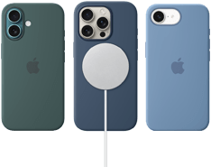 Alcuni accessori MagSafe per iPhone. Una custodia MagSafe in silicone verde lago per iPhone 16, una custodia MagSafe in silicone denim per iPhone 16 Pro con agganciato un caricabatterie MagSafe bianco, una custodia in silicone blu inverno per iPhone 16e